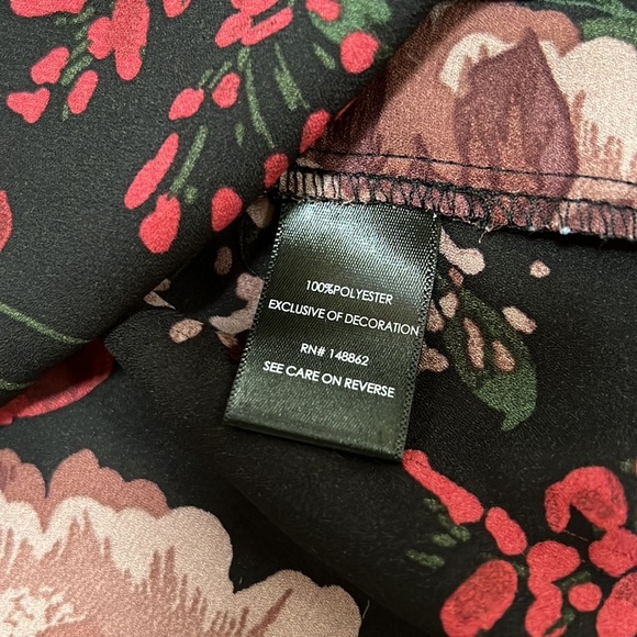 Torrid 3X black floral ruffled shirt sleeve blouse with tiny pleats. - Picture 5 of 9